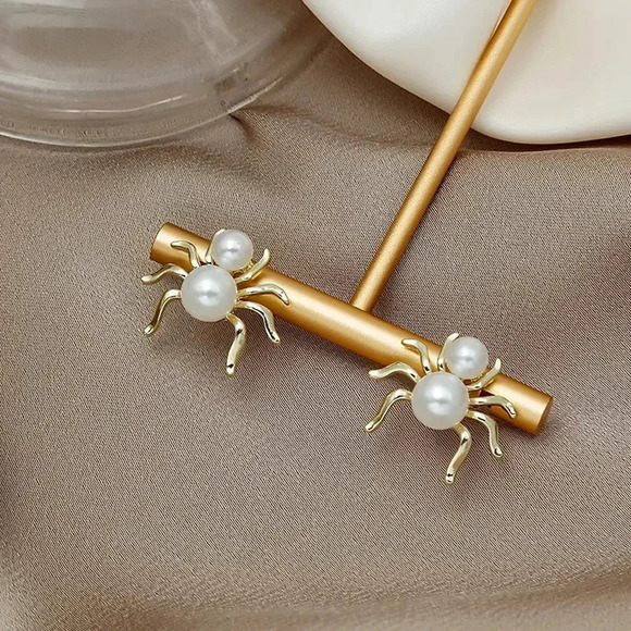 Faux Pearl Halloween Spider Earrings Personalized Creative Gold Tone - Picture 2 of 5